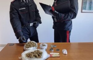 Mores, mezzo chilo di marijuana in casa: due uomini denunciati