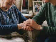 Caregiver familiari, le associazioni contro la Regione: “Lasciati senza fondi”