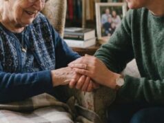 Caregiver familiari, le associazioni contro la Regione: “Lasciati senza fondi”