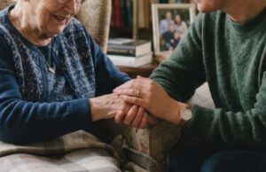 Caregiver familiari, le associazioni contro la Regione: “Lasciati senza fondi”