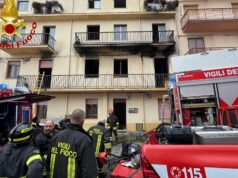 Incendio in appartamento a Nuoro, un uomo in ospedale: evacuate due famiglie