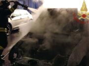 Notte di roghi tra Cagliari e Quartu, tre mezzi in fiamme