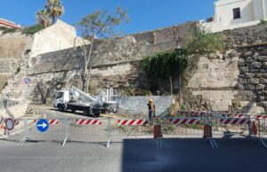 Cagliari, cadono calcinacci: cambia il traffico in via Porcell, Fiume e Anfiteatro