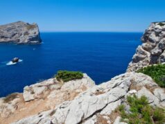 Alghero, precipita dalla scogliera di Capo Caccia: corpo della donna ritrovato in mare