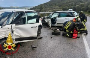 Scontro tra due auto sulla Olbia-Arzachena: tre feriti e traffico rallentato