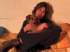 Virginia Raffaele, dal set alla realtà: adottato il cagnolino del film “La vita va così”