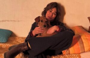 Virginia Raffaele, dal set alla realtà: adottato il cagnolino del film “La vita va così”