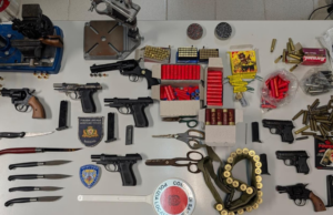 Sassari, arrestato un “Rambo fai da te”: in casa fabbricava armi e munizioni