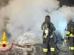 Paura a Olbia lungo la Sp 729: auto in marcia a fuoco, salvo il conducente