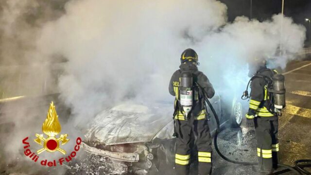 incendio-auto-olbia