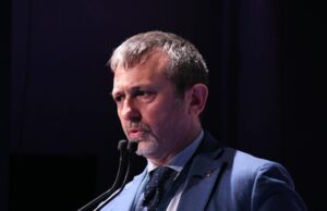 Governo, Delmastro si dimette | Todde: “In Sardegna conto aperto”