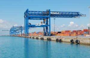 Nave sospetta a Cagliari, scoppia il caso sui carichi: “Materiale bellico per Israele?”