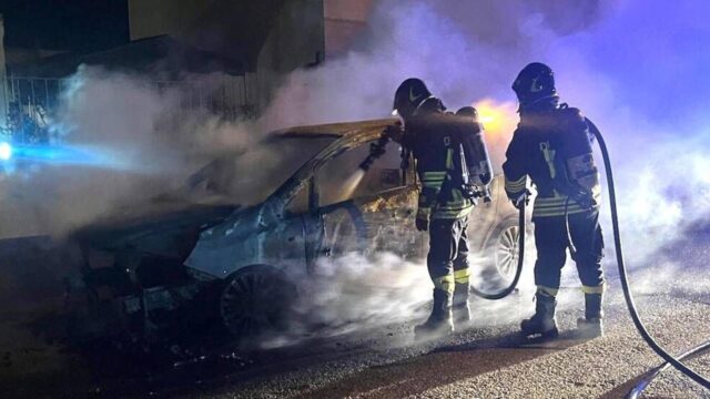 incendio-auto-cabras
