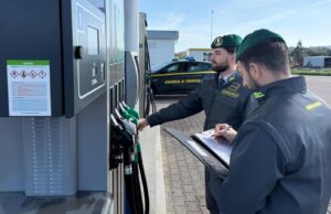 Caro carburanti, controlli della Guardia di Finanza: sanzionati diversi “furbetti”