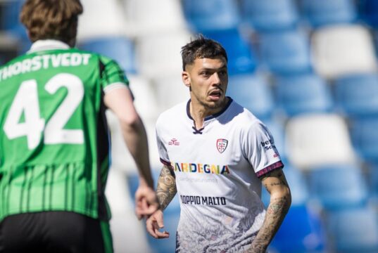 Sassuolo-Cagliari 2-1, rossoblù rimontati: 4 sconfitte di fila, ora è dura