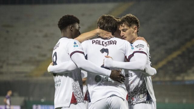 Cagliari abbraccio Adopo Palestra Esposito