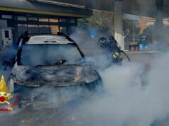 Olbia, auto in fiamme in un distributore: Vigili del fuoco evitano il peggio