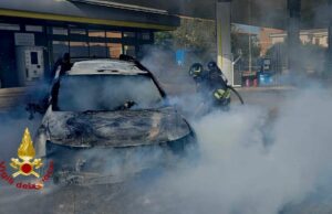 Olbia, auto in fiamme in un distributore: Vigili del fuoco evitano il peggio