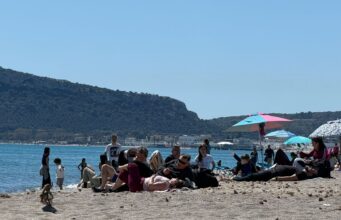 Cagliari, ombrelloni e sole caratterizzano la Pasquetta: primo assaggio d’estate