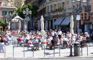 Stop alle false recensioni, nuove regole: esulta la Confcommercio sarda