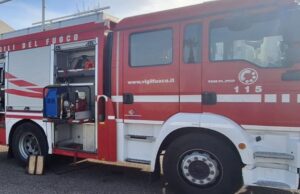 Paura a Calasetta, incendio in un appartamento: le fiamme distruggono i mobili