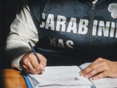 Quartu, deposito senza requisiti igienici: sequestrate 17.000 bottiglie d’acqua