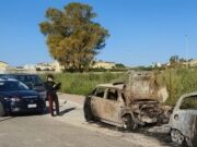 Notte di fuoco a Cagliari, quattro auto incendiate: non si esclude la matrice dolosa