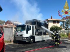 Capoterra, incendio su un autocarro: evitato il peggio dai soccorsi
