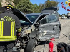 San Pantaleo, brutto scontro tra auto e mezzo pesante: feriti trasportati in ospedale