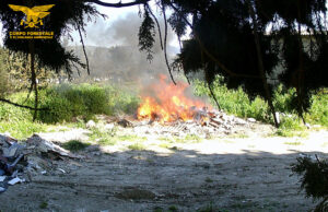 Rifiuti pericolosi bruciati a Maracalagonis, due denunciati