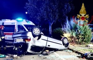 Cagliari, notte di incidenti al Poetto: due auto ribaltate