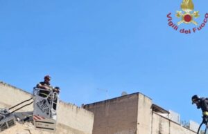 Paura a Cagliari, fiamme nella canna fumaria di un locale: lievi danni interni