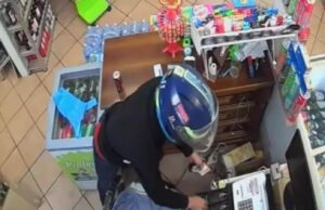 Sassari, minacce ai commercianti con un martello e varie rapine: arrestato