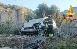 Auto contro un muretto a secco ad Alghero, ferita una donna