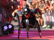 Addio ad Alex Zanardi, l’atleta si è spento a 59 anni: nel 2017 fece il triathlon in Sardegna
