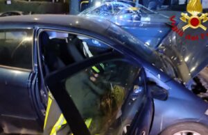Scontro auto-bus a Sassari, cinque giovani feriti all’alba