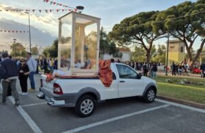 Sant’Efisio e il viaggio in pickup, ecco come uno Fiat Strada ha sostituito i buoi