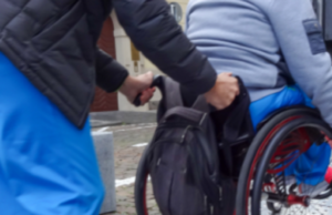 Cagliari, ascensore guasto e disabili isolati: la denuncia