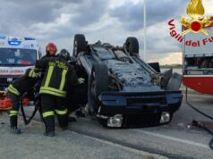 Quartu, scontro tra due auto su viale Poetto: una vettura si ribalta