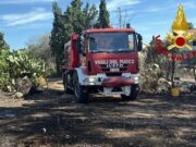 Emergenza incendi nel Cagliaritano: decine di interventi, una donna intossicata