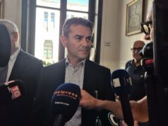 Zedda, polemica sui trasporti: “Governo taglia, noi investiamo” | Replica FdI
