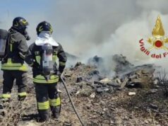 Incendio tra Selargius e Settimo, fiamme in un campo nomadi | Video