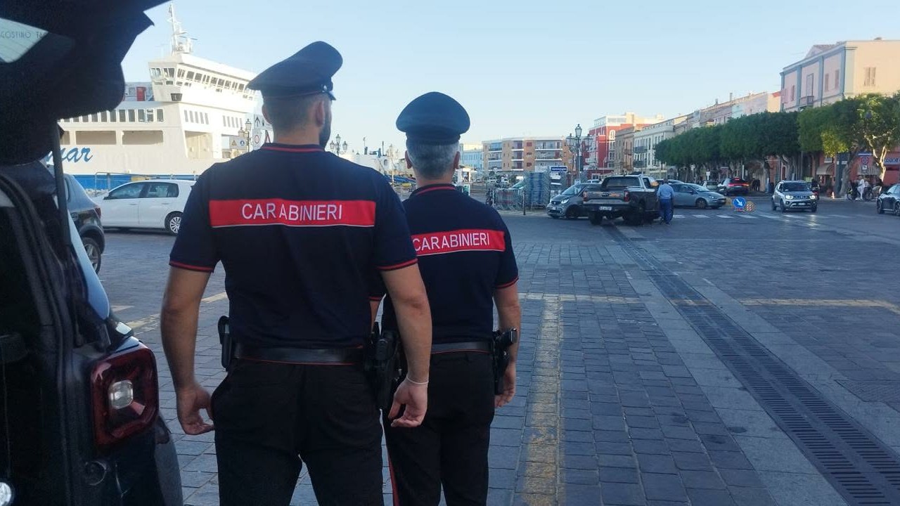 Carabinieri impegnati nei controlli a Carloforte