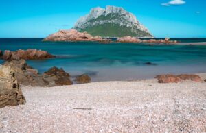 Cala Finanza, lo spettro del mega resort su un angolo di paradiso: cosa succede