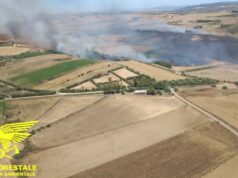 Incendio nelle campagne di Nuraminis, in azione elicotteri e Canadair