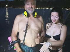 Poetto, fede nuziale persa in mare: il metal detector salva la sposa disperata