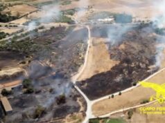 Selargius, incendio devastante: in azione elicotteri, SuperPuma e Canadair | Video