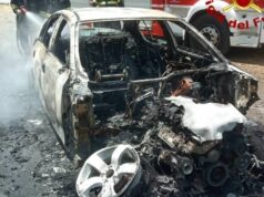 Tertenia, auto prende fuoco in marcia: paura per due turisti francesi