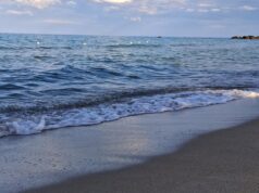 Tortolì, malore mentre fa il bagno: muore una donna
