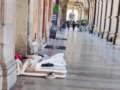 Cagliari, bivacco e degrado in via Roma | Meloni (FdI): “Ecco il fallimento di Zedda”